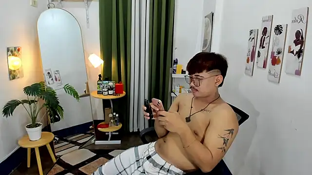 GabinJuicyHugeCock 网络视讯表演