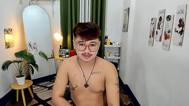 GabinJuicyHugeCock 网络视讯表演