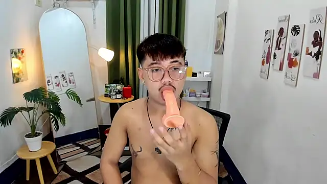 Webkamerová show GabinJuicyHugeCock