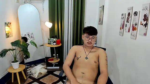 GabinJuicyHugeCock 在線直播表演