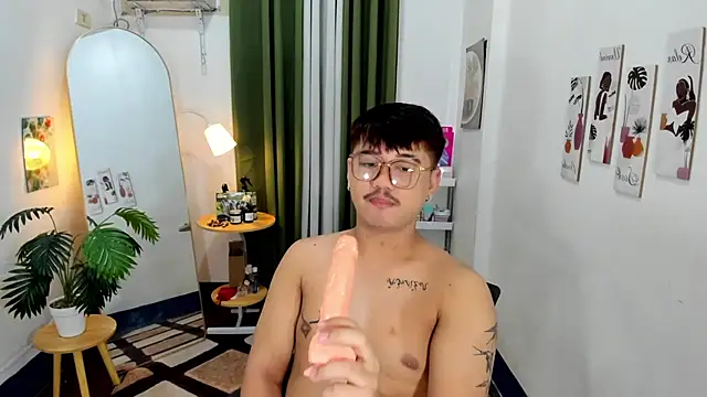 GabinJuicyHugeCock 网络视讯表演