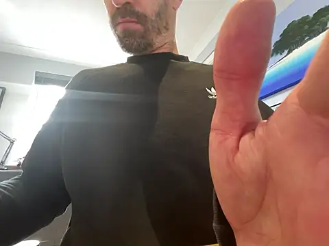Luckyenglishmanx 网络视讯表演