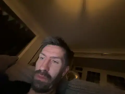 הופעת וובקאם של Luckyenglishmanx