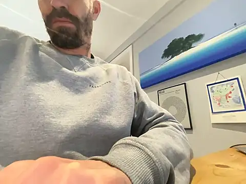 Luckyenglishmanx webcam show