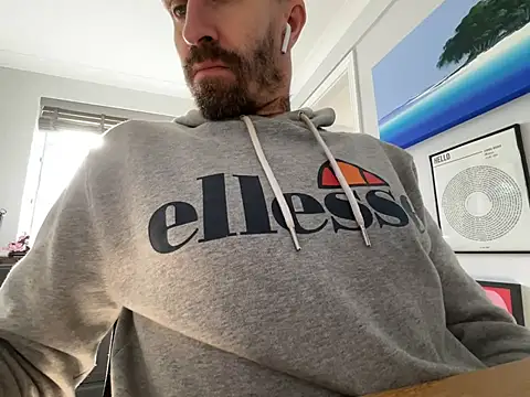Luckyenglishmanx Show in webcam