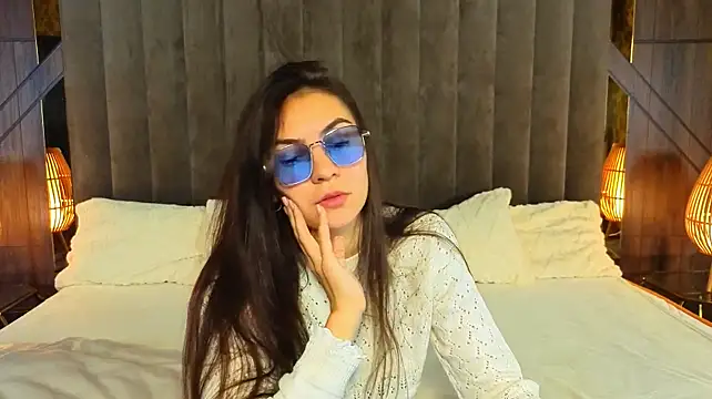 BelllaMiller Show in webcam