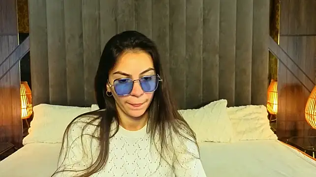 BelllaMiller Show in webcam