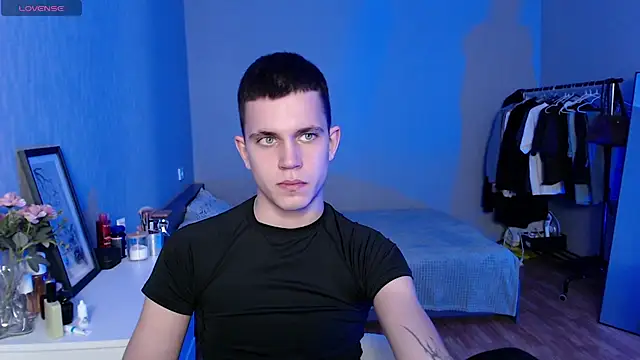 Show modela _m0neyken_ na web-kameri