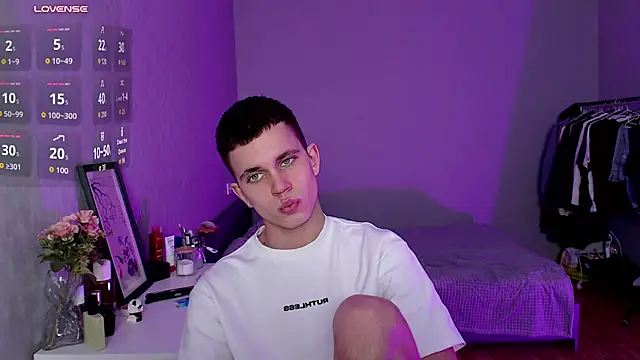 _m0neyken_ Webcam Show