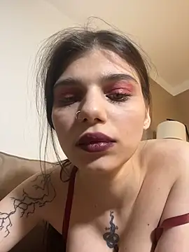 Show modela britneydollx na web-kameri