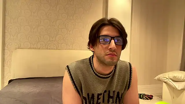 Show modela KenanScott na web-kameri