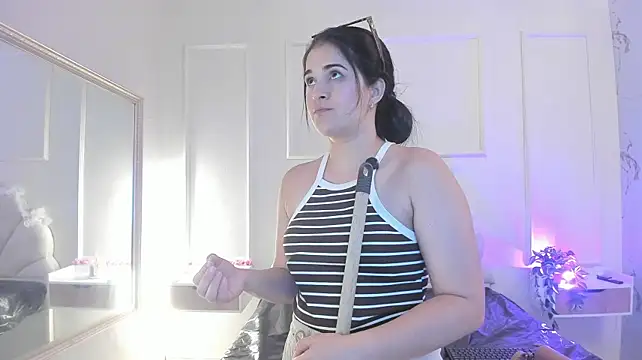 AnnieHiil Show in webcam