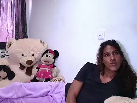 Show modela katie_tineo na web-kameri