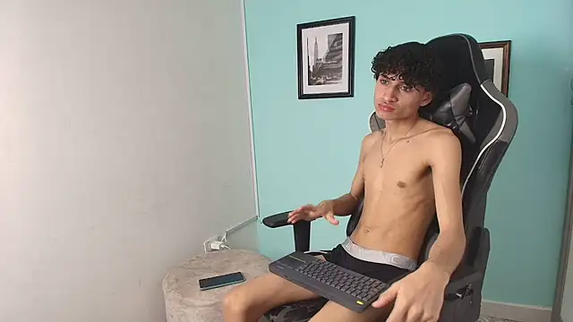 Show de Leonardo_cum18 na webcam