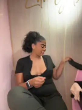Pokazy przed kamerką – CarlyMonroe_1