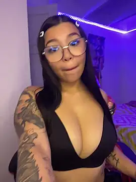 Show modela icherry-18 na web-kameri
