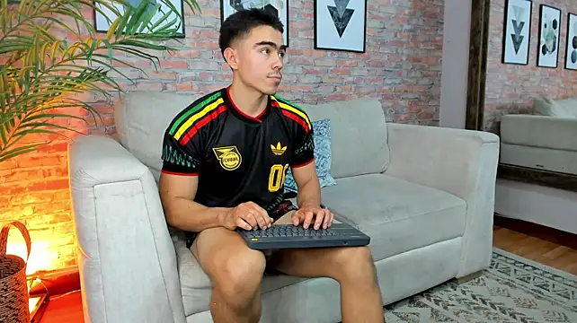 הופעת וובקאם של Mateo_Strong1