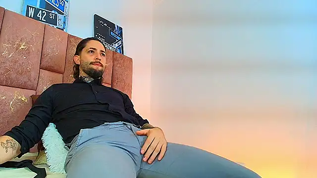 ALPHA_MASTER1: διαδικτυακό σόου στην κάμερα