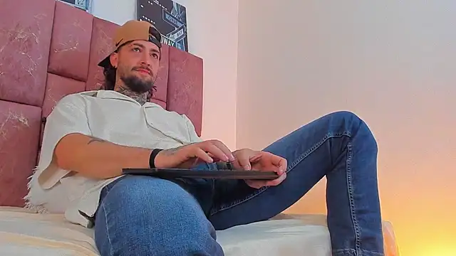 Show modela ALPHA_MASTER1 na web-kameri