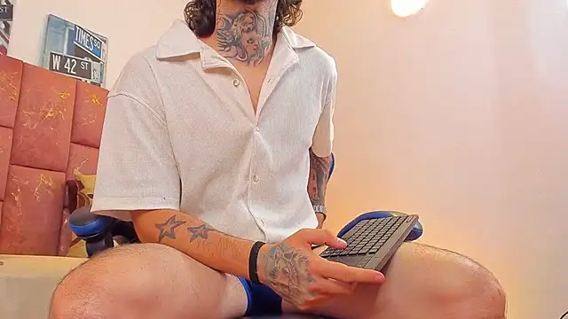 Show modela ALPHA_MASTER1 na web-kameri
