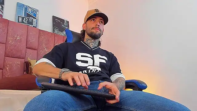 הופעת וובקאם של ALPHA_MASTER1