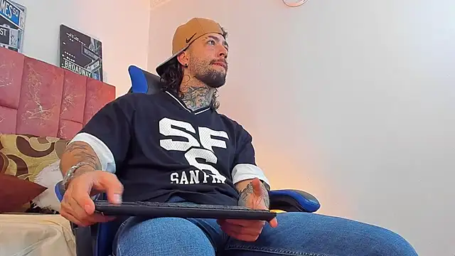 ALPHA_MASTER1 webcam show