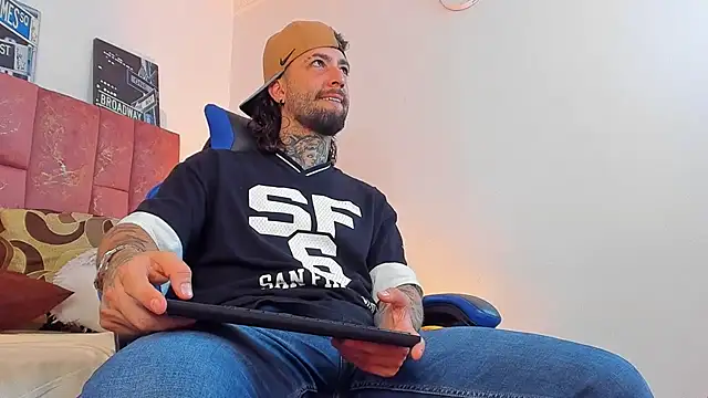 ALPHA_MASTER1 webcam show