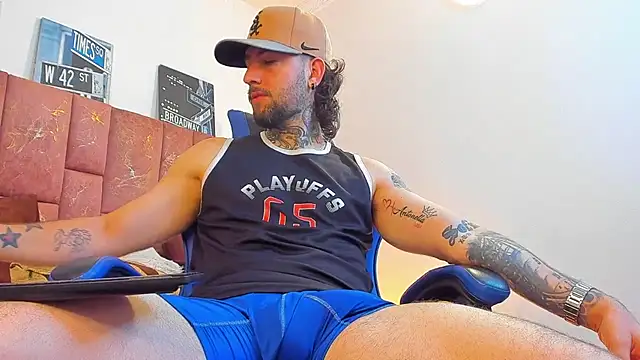 ALPHA_MASTER1 Webcam show