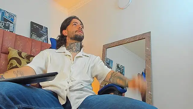 ALPHA_MASTER1's Webcam Show