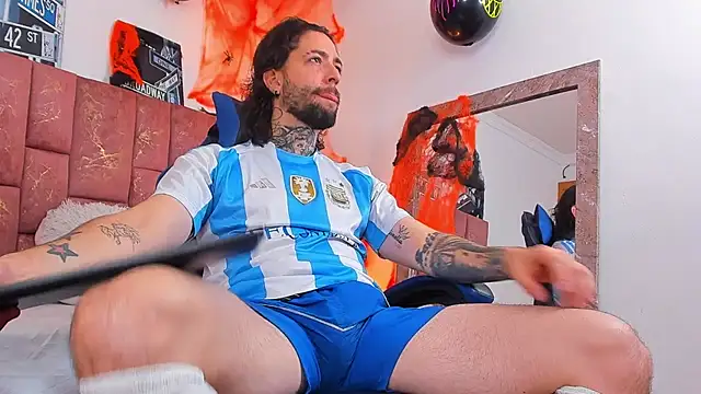 הופעת וובקאם של ALPHA_MASTER1