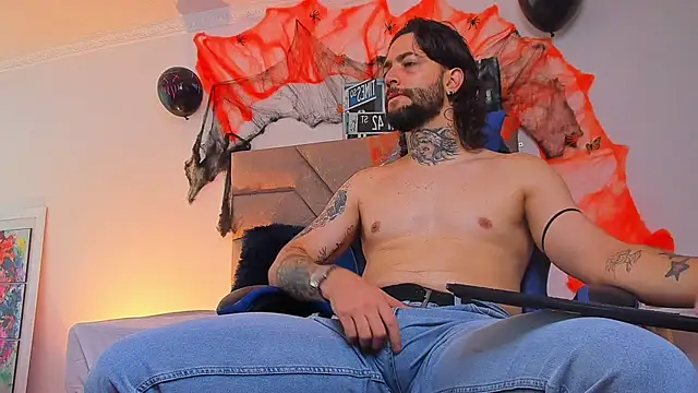 הופעת וובקאם של ALPHA_MASTER1