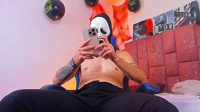 הופעת וובקאם של ALPHA_MASTER1