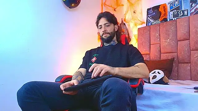 ALPHA_MASTER1's Webcam Show
