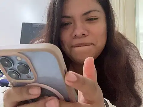 Show modela B3lennzx0 na web-kameri