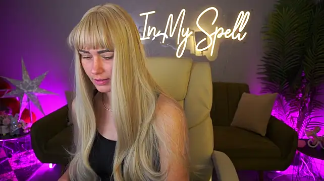 ShellyAira's Webcam Show