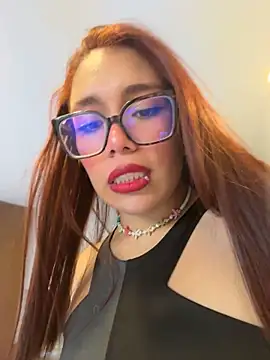 Chat XXX en directo de Alice-fiire
