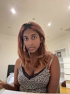 DonnaShy Show in webcam