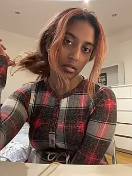 DonnaShy Show in webcam