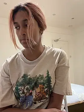 DonnaShy Show in webcam