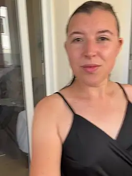AlinaMeiier's Live XXX Chat
