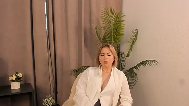 XXX chat uživo modela CarmelitaRamella