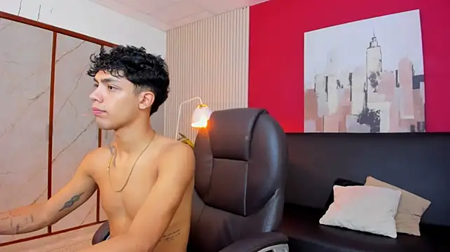 Pokazy przed kamerką – Naughty_BoyW