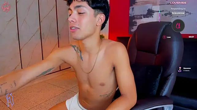 Naughty_BoyW ওয়েবক্যাম শো