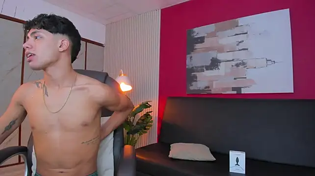 הופעת וובקאם של Naughty_BoyW