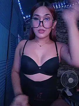 Show modela Alluring_Keanna na web-kameri