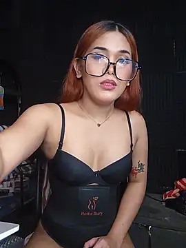 Alluring_Keannan Webbikameraesitys