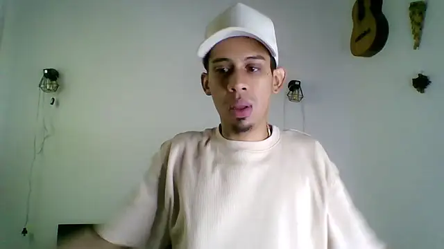 Show modela Ryan_Skyline_ na web-kameri