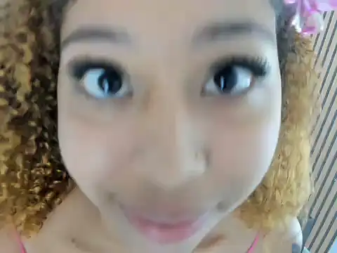 Micaela_hot69 网络视讯表演