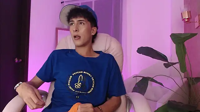 הופעת וובקאם של Thiagoluxx