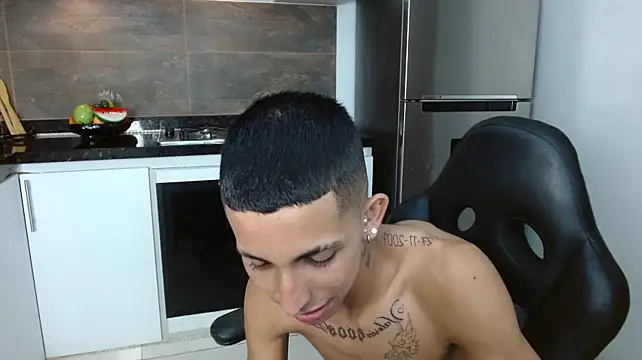 Show modela Ethan_wills_ na web-kameri